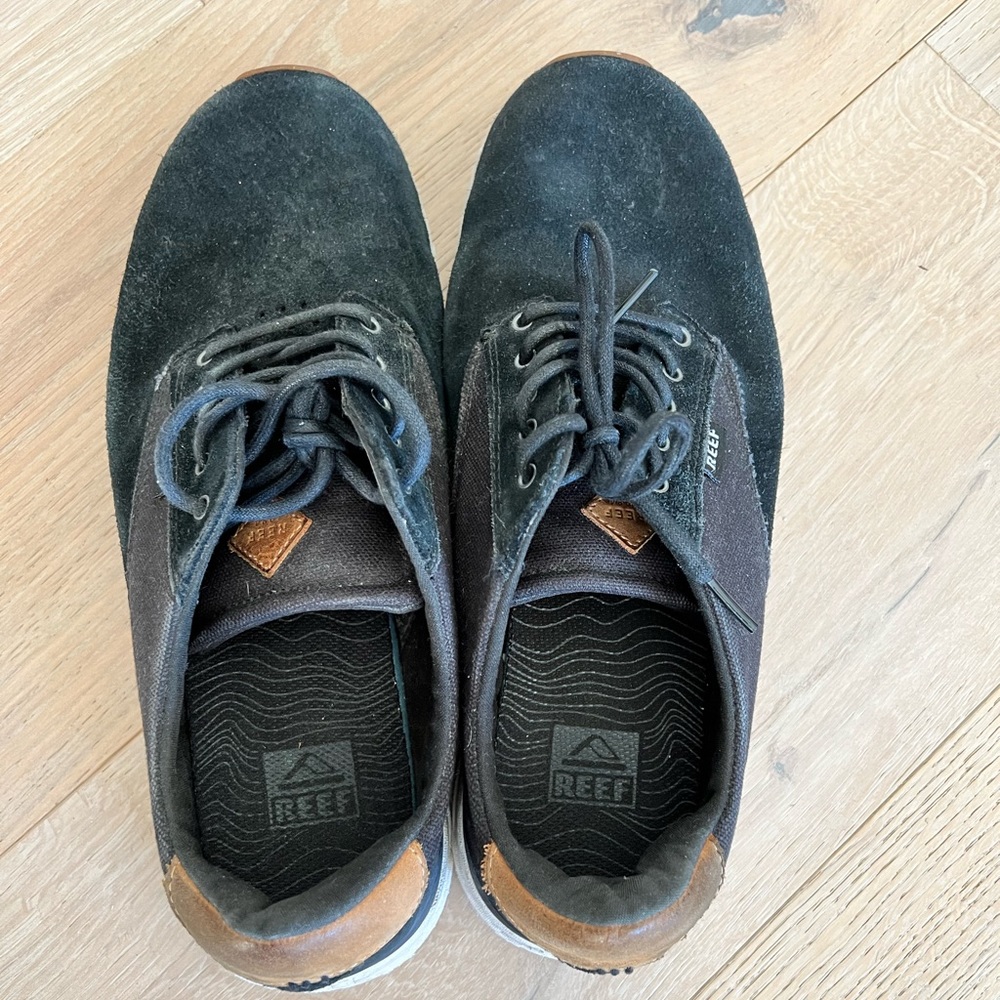 Men's black suede reef shoes